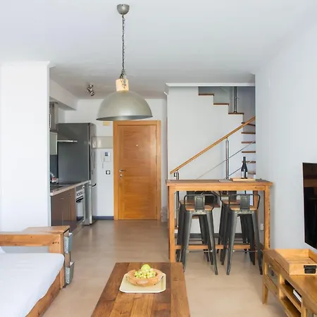 Apartment Cozy 1 Bedroom With Sea View